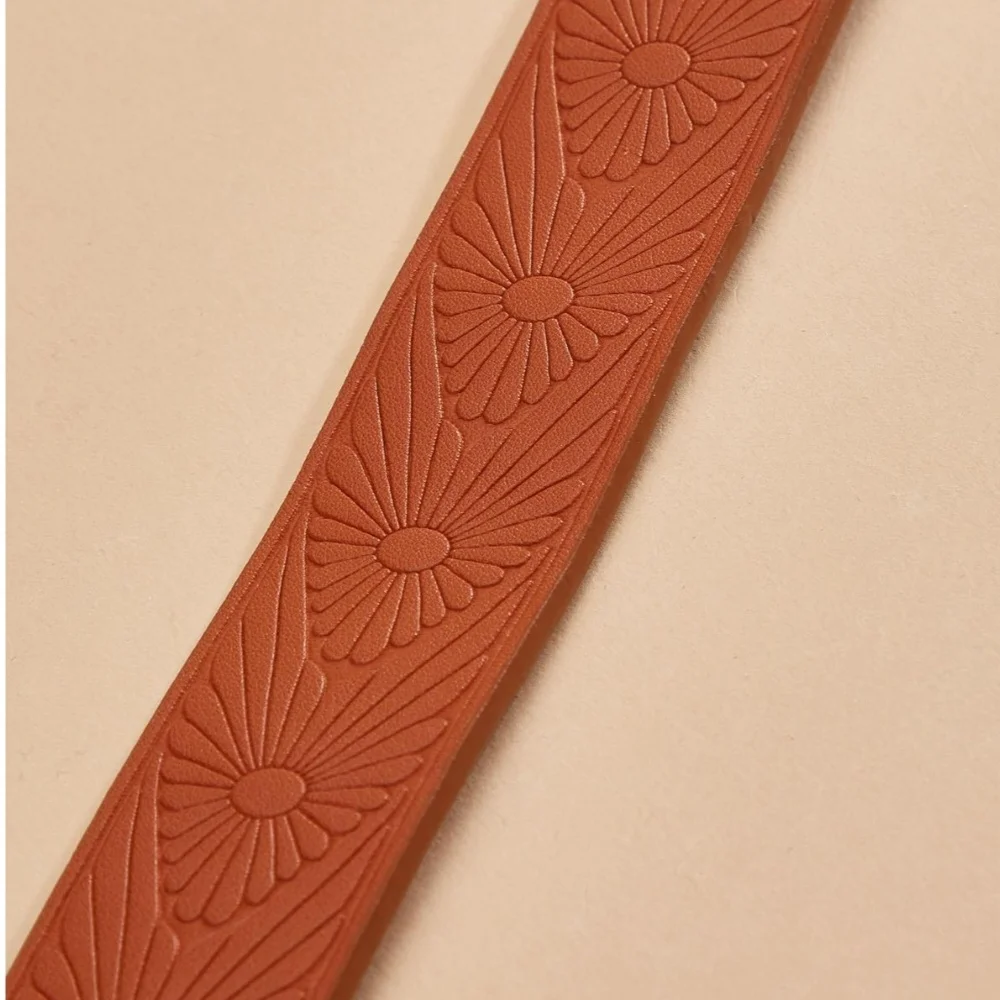 VERSONA BROWN EMBOSSED BELT MEDIUM/LARGE NWT